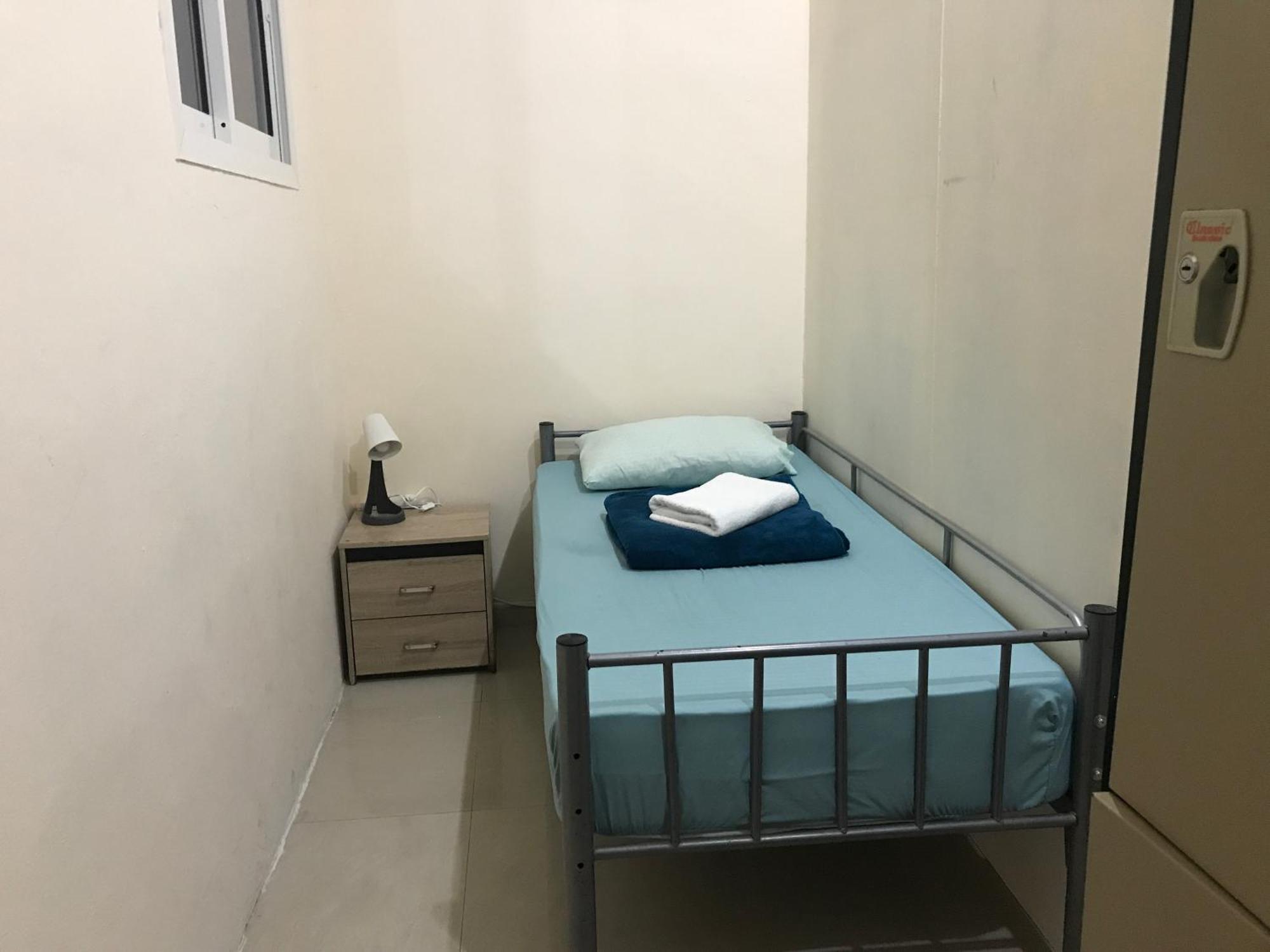 Backpacker'S Bed - No Parking Space Abu Dabi Exterior foto
