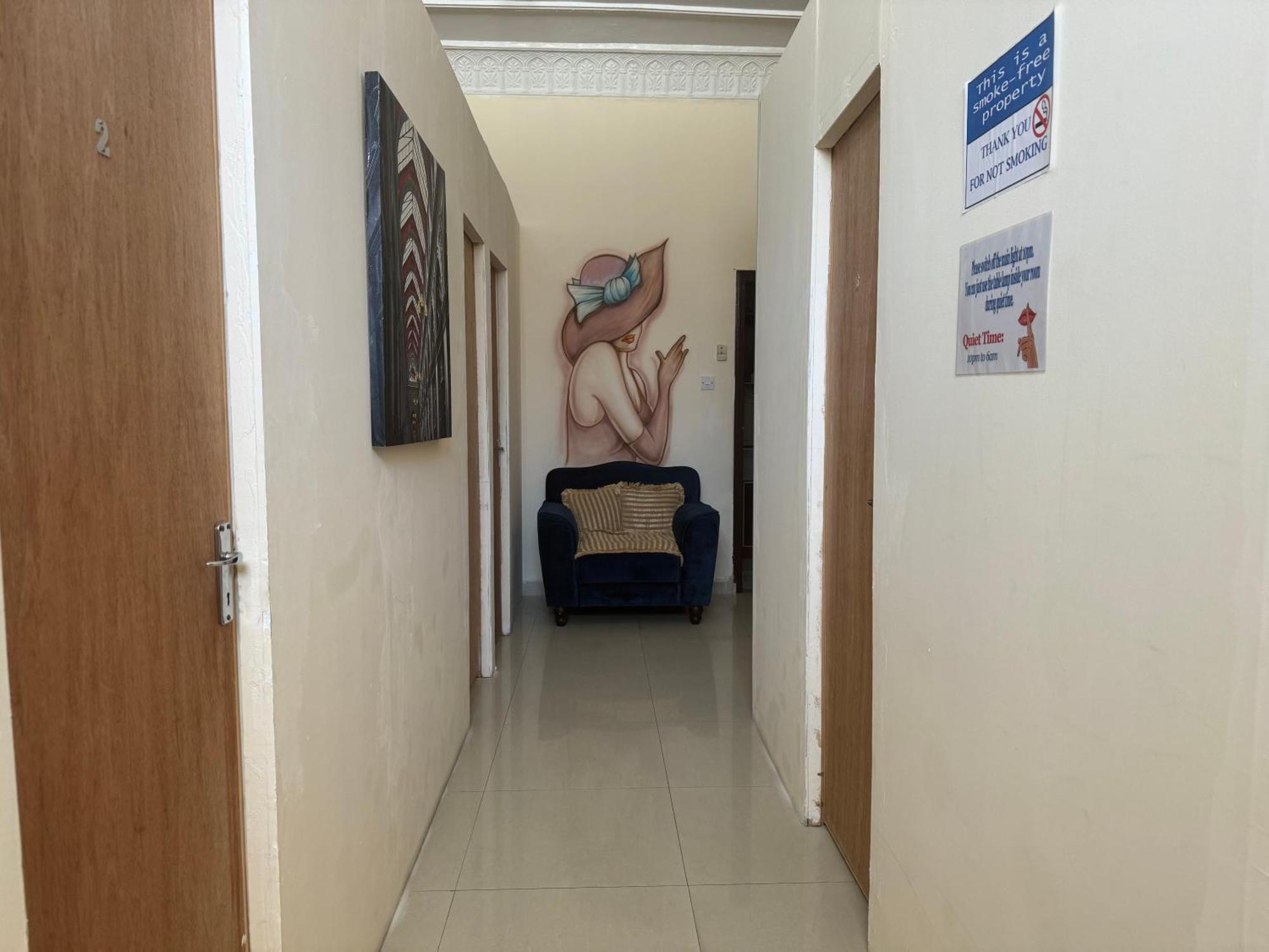Backpacker'S Bed - No Parking Space Abu Dabi Exterior foto