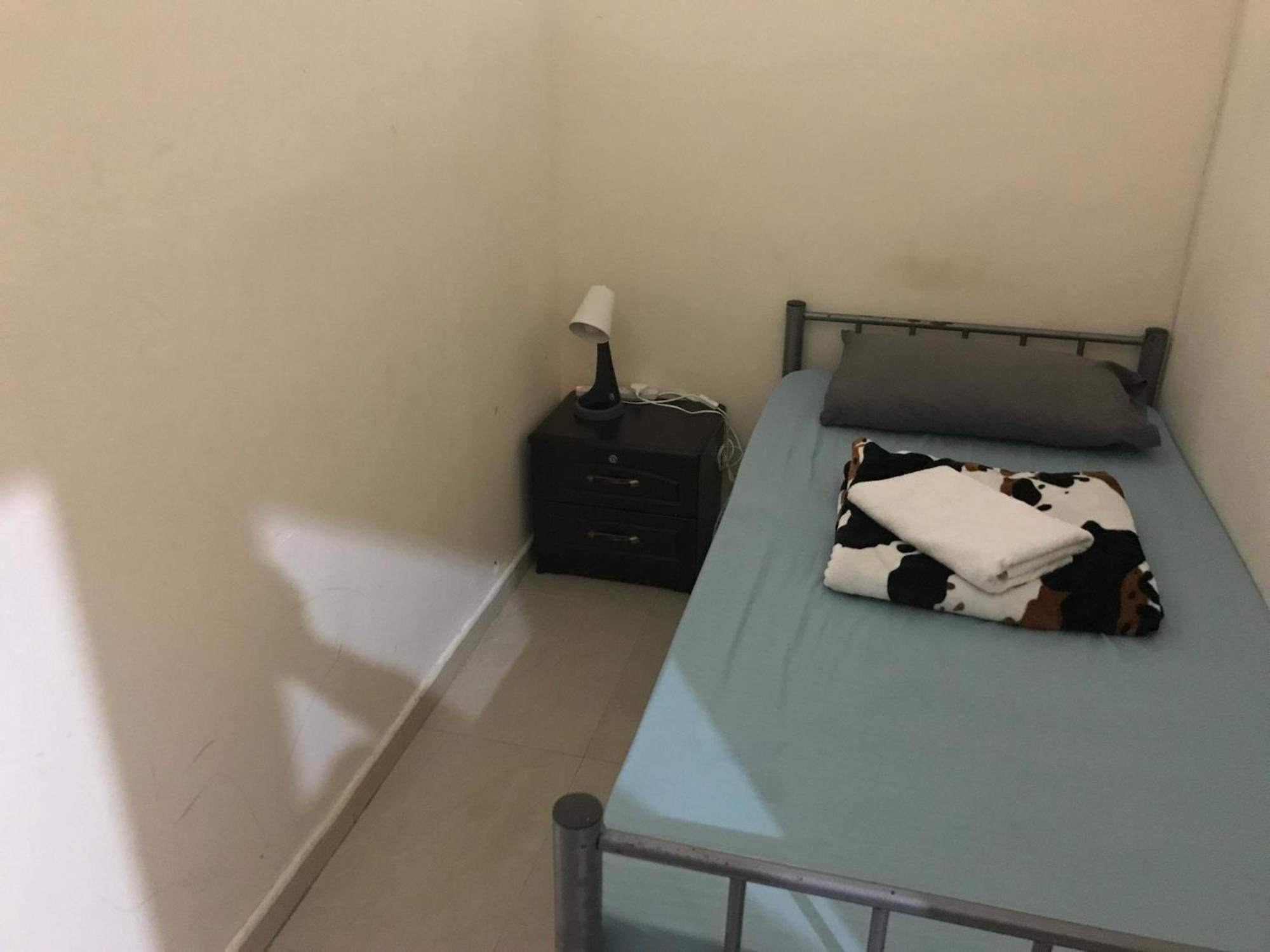 Backpacker'S Bed - No Parking Space Abu Dabi Exterior foto