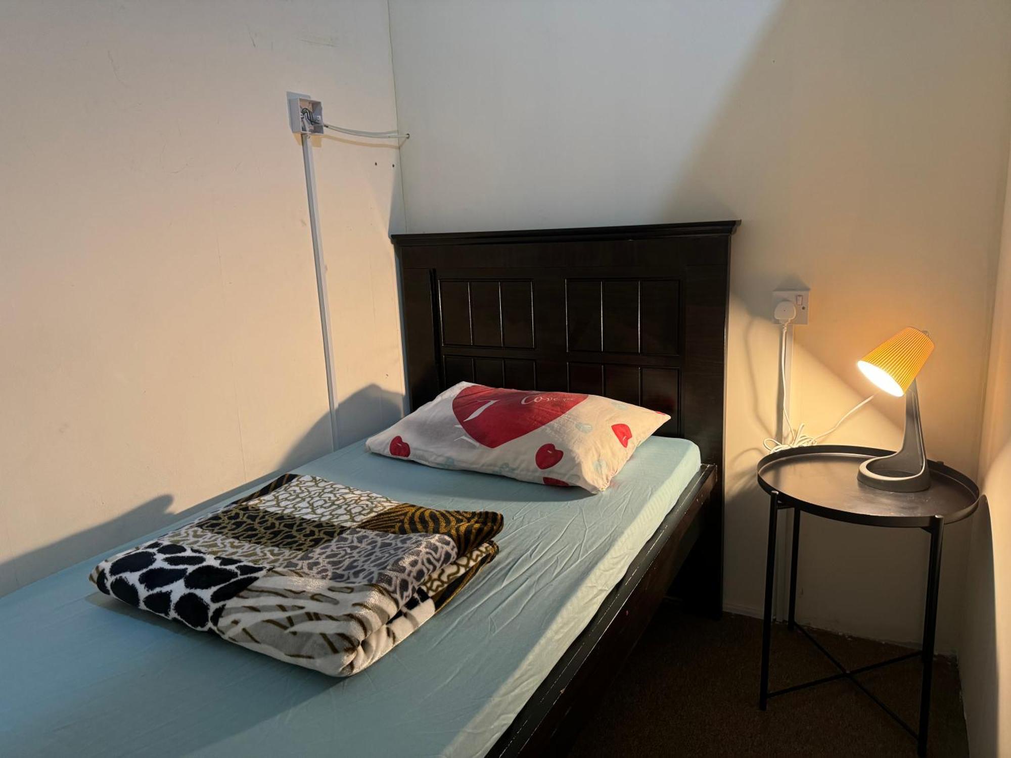 Backpacker'S Bed - No Parking Space Abu Dabi Exterior foto